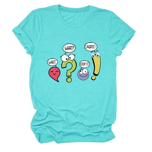 T-shirt en coton vert menthe posé à plat avec motifs de dialogue de ponctuation