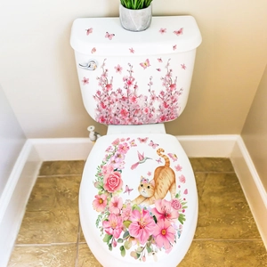 Détail d'autocollants fleurs cerisier roses et décalcomanie chat sur toilettes blanches