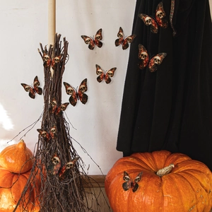 Stickers muraux 3D papillon crâne pour déco Halloween avec motifs d'ailes orange et noir