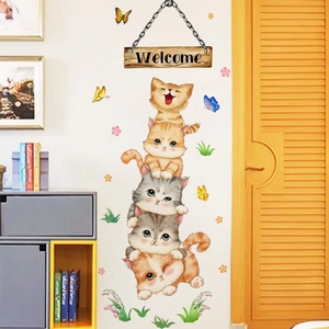 Muurstickers met cartoon katten en welkom bord voor decoratie van de kinderkamer
