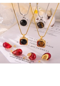 Colliers en acier titane avec pendentifs carrés et boucles d'oreilles rouges en gouttes