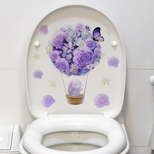 Détail d'autocollant ballon de roses violettes avec lapin sur couvercle de toilette