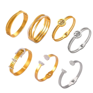 Ensemble de bracelets de luxe en acier titane doré avec diamants et design ouvert