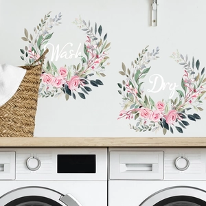 Wandaufkleber für Waschküche mit rosa Rosenkränzen und floralen Wash- und Dry-Schriftzügen