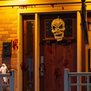 Halloween bloody handprint wall stickers with golden skull door decor for home atmosphere