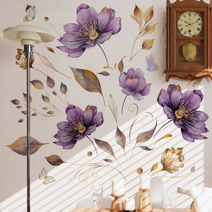 Adesivi murali con fiori viola e farfalle dorate per decorazione di interni eleganti