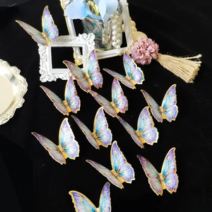 Detalle de 12 pegatinas de pared mariposa 3D morado azul con bordes dorados y textura láser