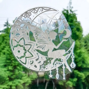 Film de fenêtre arc-en-ciel avec silhouette de fée et motifs mandala au soleil