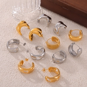 Ensemble chic de boucles d'oreilles créoles géométriques dorées et argentées textures