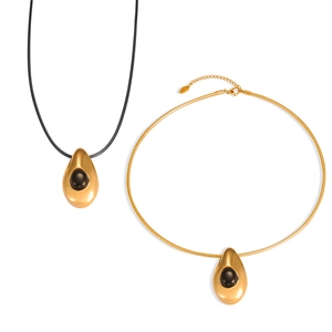 Ensemble collier pendentif goutte onyx en acier plaqué or 18k avec cordon en cuir