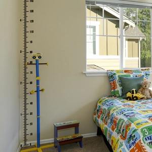 Minimalist black adhesive growth chart for kids room with 0-140cm scale measurement