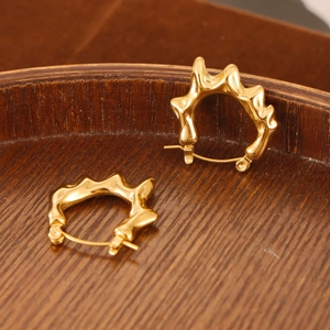 Créoles Ondulées Irrégulières Acier Titane Texture Lave Fondue Plaqué Or Bijoux De Mode Minimalistes Pour Femmes