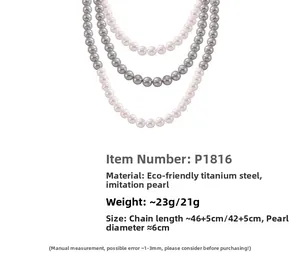 Détails des colliers de perles montrant les options blanc et gris avec chaînes en titane