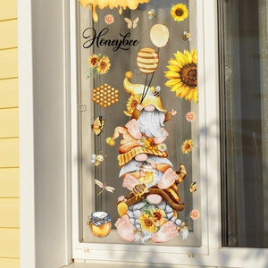 Detail van raamstickers met bijen en kabouters op glasoppervlak met tekst Honeybee