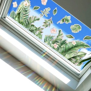 Regenbogen-Fensterfolie mit tropischen Monstera-Blättern und Orchideenglas-Schatten