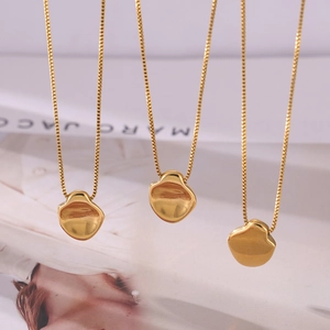 Ketting met onregelmatige organische bonenhanger van 18K verguld titanium staal