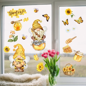 Détail de stickers fenêtre nains et abeilles avec tournesols sur vitre de maison