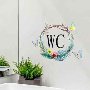 Vue détaillée d'un sticker WC floral avec oiseaux et papillons sur carreau blanc