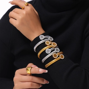 Ensemble de bracelets spirale or et argent avec breloques pièces en strass pour femmes
