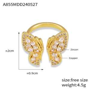 Dimensions techniques de la bague papillon en zircon hauteur 2cm et largeur 0,9cm détails