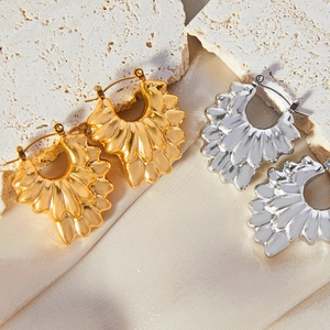Boucles d'oreilles créoles pétales bohèmes en plaqué or et argent, style moderne