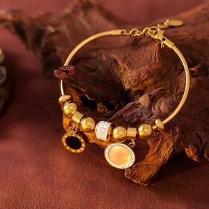 Bracelet Femme En Acier Titane Plaqué Or Avec Disque Chiffres Romains Pendentif Coquillage Perles Strass Bijou Géométrique
