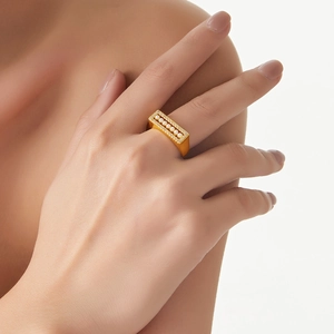Luxury gold-plated open ring with vertical pearls and zircon pave for modern women