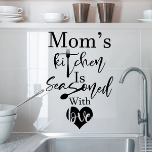 Mom's Kitchen Is Seasoned With Love Citazione Inglese Adesivo Murale Nero Vinile Utensili Cuore Adesivi Murali Rimovibili