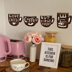 Kreatives 4er-Set Kaffee Wandtattoo mit Tassen und Sprüchen für Küche oder Cafés