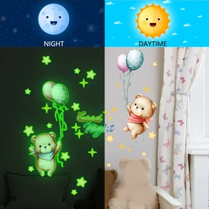 Stickers muraux ourson lumineux et étoiles avec effet jour et nuit pour chambre enfant