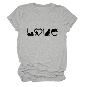Gros plan d'un t-shirt gris à manches courtes avec silhouette de chat et imprimé love
