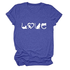 Détail du t-shirt violet chiné avec silhouette de chat blanche et imprimé cœur