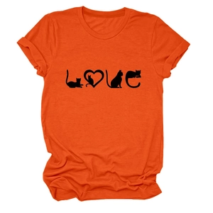 Détail de l'imprimé chat cœur LOVE sur un t-shirt en coton orange vif à col rond