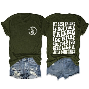 Vues avant et arrière d'un t-shirt vert armée avec typographie blanche au dos