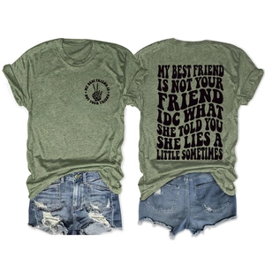 Vues avant et arrière du t-shirt en coton vert avec lettrage graphique noir rétro