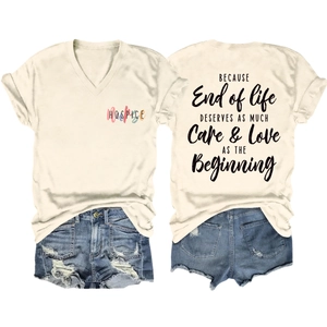 T-shirt crème à col en V avec imprimé Hospice et texte détaillé au dos du vêtement