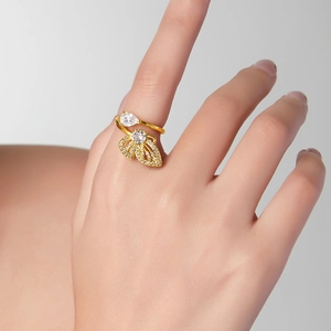Bague papillon dorée élégante avec micro-pavage de zircon et ouverture réglable pour femme