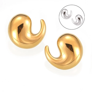 Boucles d'oreilles virgule minimalistes en or 18 carats et argent avec poli miroir
