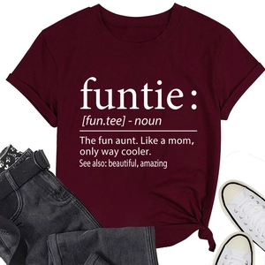 Detail of maroon crewneck T-shirt with funtie letter print and stylish side knot design