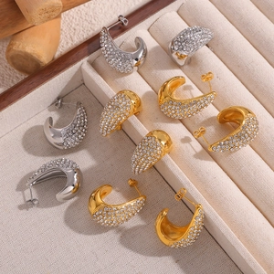 Boucles d'oreilles créoles C en forme de goutte avec strass pavés en or et argent