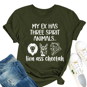 T-shirt vert armée à col rond avec graphismes d'animaux humoristiques et texte blanc