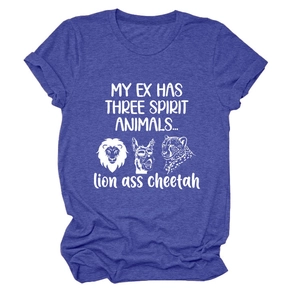 Vue détaillée du t-shirt bleu chiné avec graphismes d'animaux rigolos et texte blanc