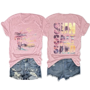 Détails avant et arrière du t-shirt rose Sun Salt Sand avec mini-short en jean