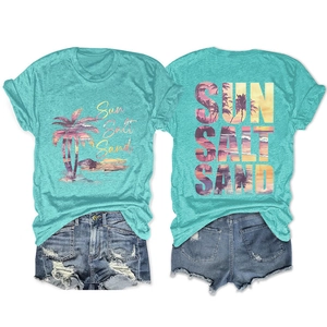 Vue avant et arrière du t-shirt Sun Salt Sand avec un short en jean vintage