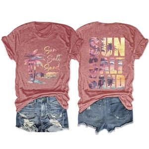 Détail de l'imprimé graphique Sun Salt Sand sur un t-shirt à manches courtes rouge rouille