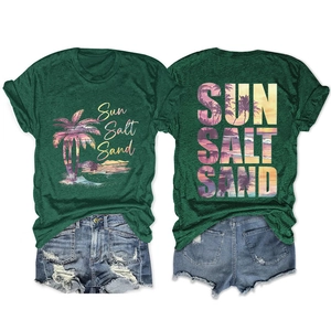 Vue détaillée du dos du t-shirt Sun Salt Sand avec grand imprimé graphique de coucher de soleil