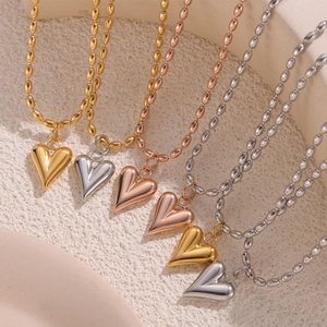 Colliers avec pendentif cœur en acier inoxydable plaqué or 18 carats en trois couleurs