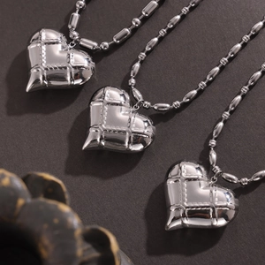 Quilted Grid Texture Heart Pendant Necklace Titanium Steel Chic Vintage Hollow Love Jewelry For Women