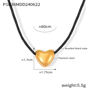 Detailansicht des Herzanhängers mit 80 cm Kordel inklusive Maßen und Titanstahl-Materialinfo