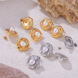 Boucles d'oreilles rétro géométriques dorées et argentées avec perles et bordure torsadée